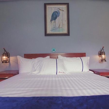 ליברוויל Mont Bleu Hotel מראה חיצוני תמונה