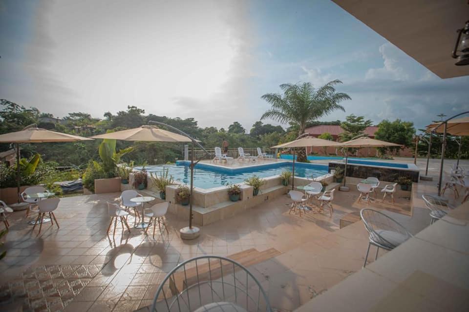 ליברוויל Mont Bleu Hotel מראה חיצוני תמונה