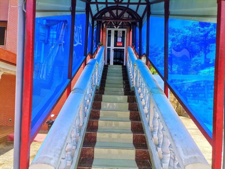 ליברוויל Mont Bleu Hotel מראה חיצוני תמונה