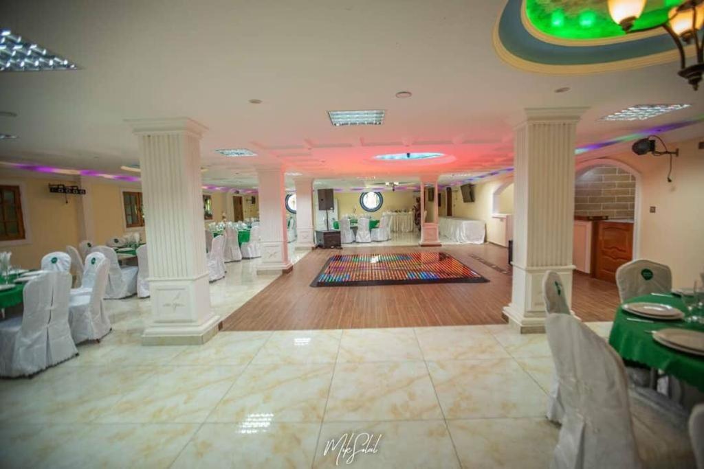 ליברוויל Mont Bleu Hotel מראה חיצוני תמונה