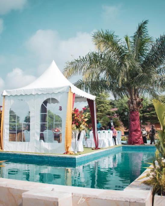 ליברוויל Mont Bleu Hotel מראה חיצוני תמונה
